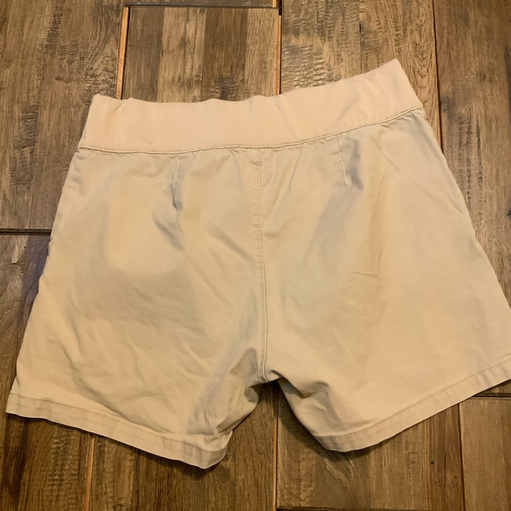 Gap maternity shorts. Size 12. - Picture 3 of 3